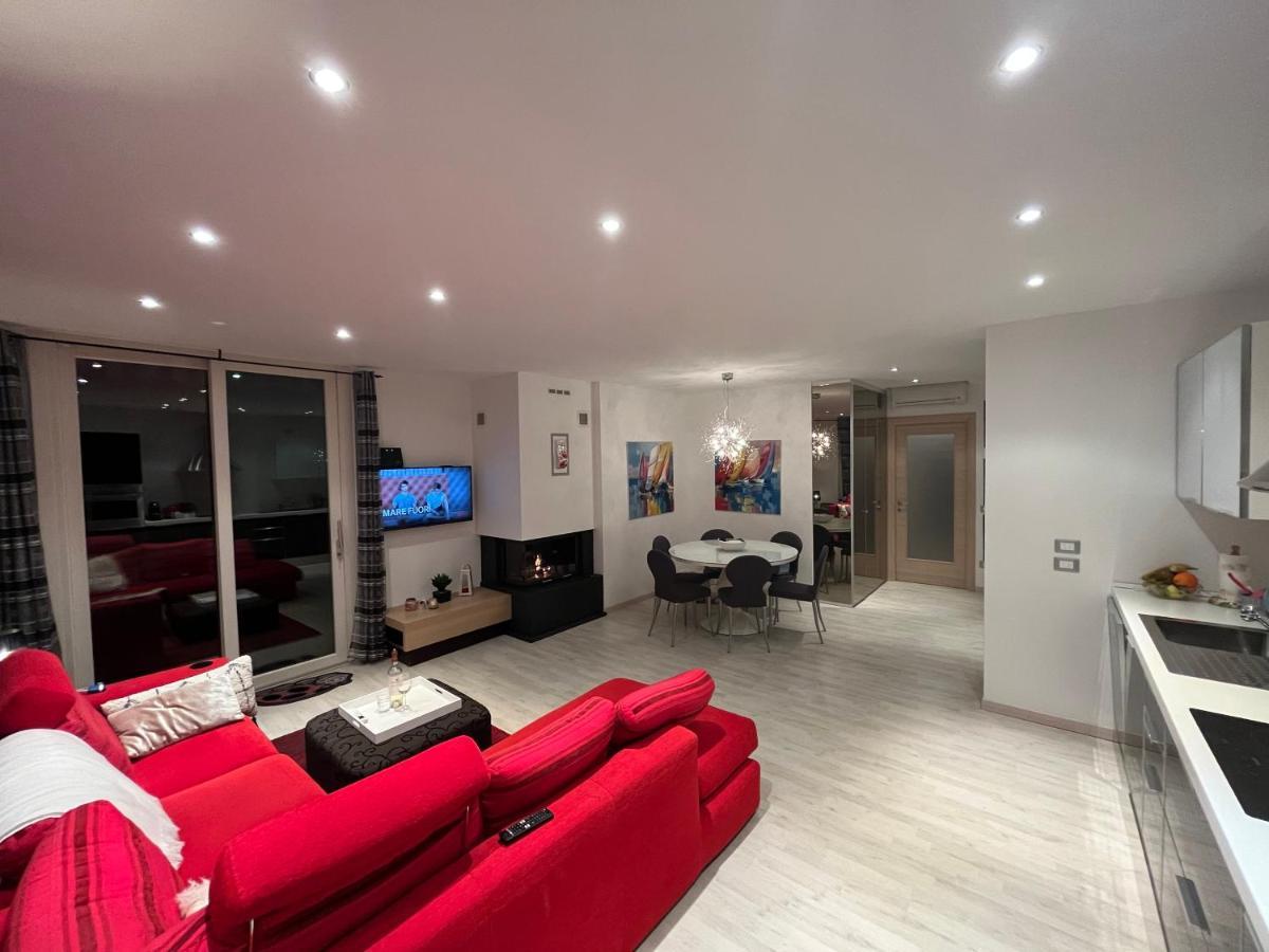 Favola Bella The Panoramic Penthouse Apartment Bardolino Bagian luar foto