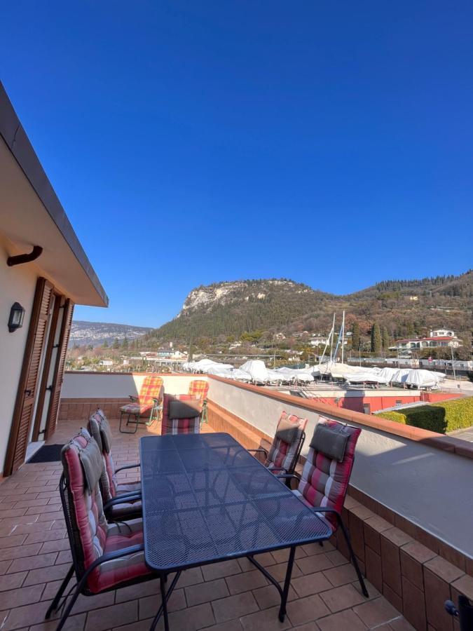 Favola Bella The Panoramic Penthouse Apartment Bardolino Bagian luar foto
