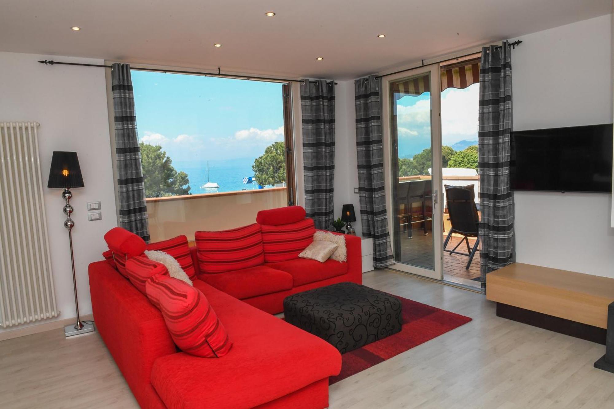 Favola Bella The Panoramic Penthouse Apartment Bardolino Bagian luar foto