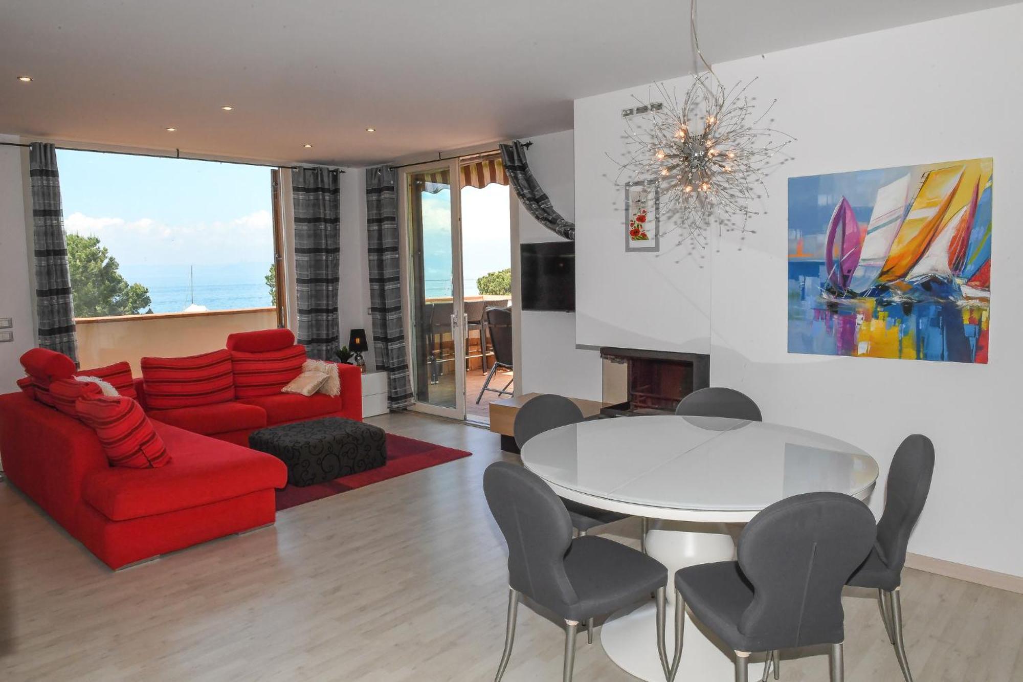 Favola Bella The Panoramic Penthouse Apartment Bardolino Bagian luar foto